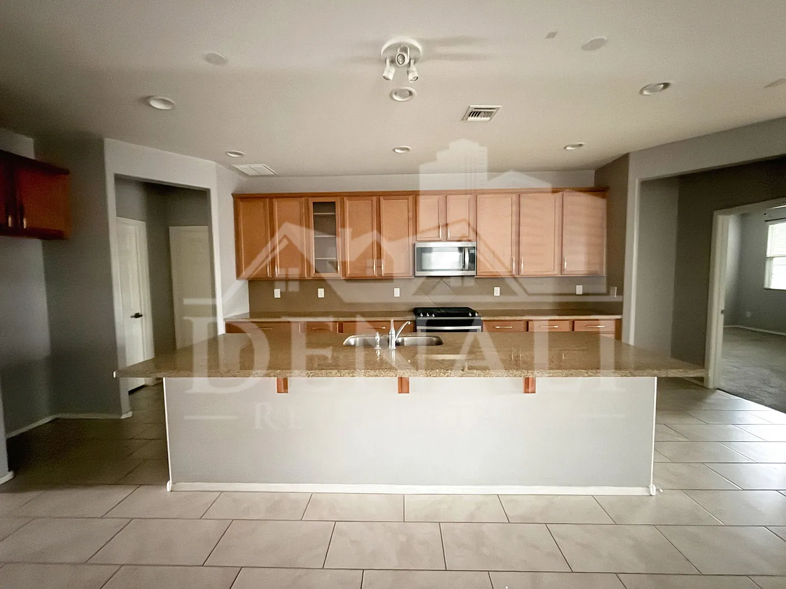 3 bed, 2.0 bath, 1905 sqft, $2,050 — Photo 1