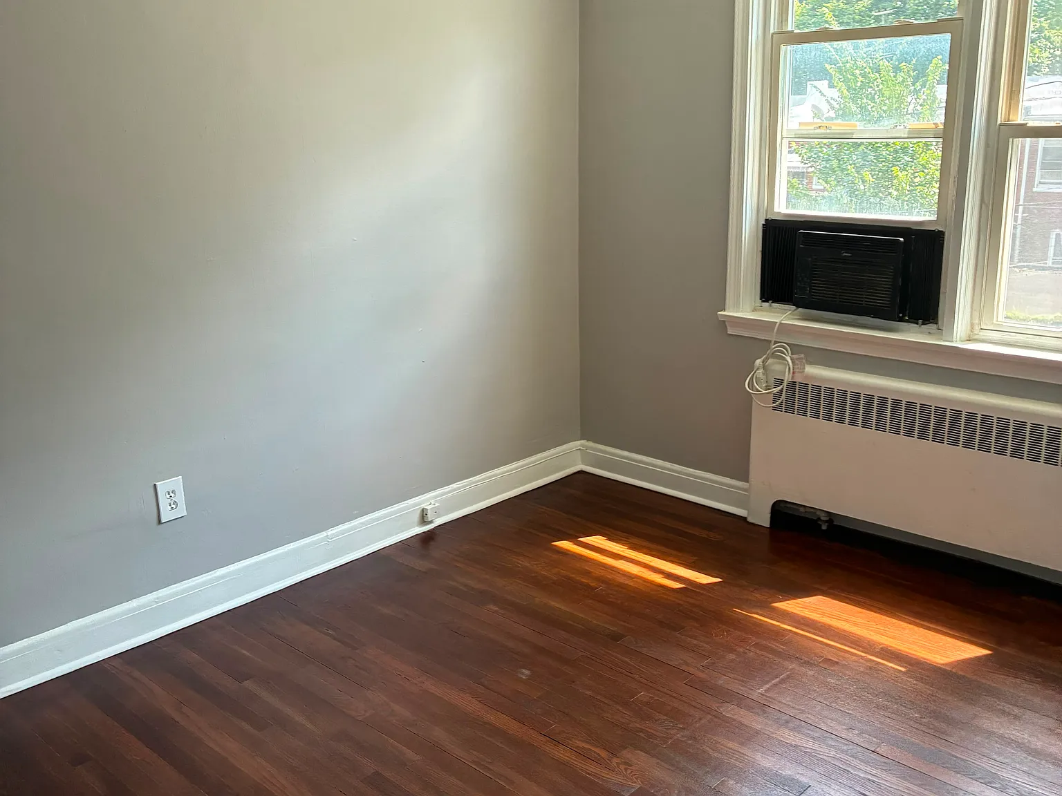 3 bed, 1140 sqft, $2,000 — Photo 2