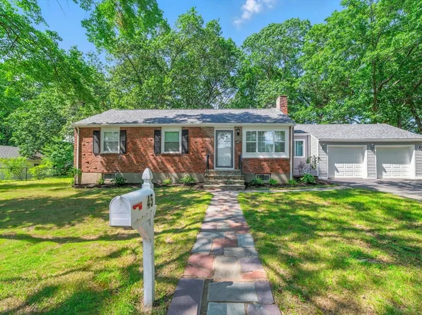 45 Calvin St, Braintree, MA 02184