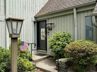 8 Heritage Vlg #D, Southbury, CT
