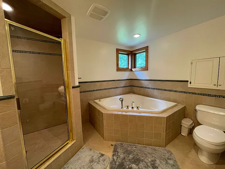 303 Westview Est — Photo 33