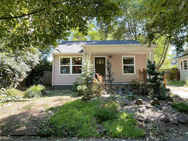 2320 N Kilpatrick St — Photo 1