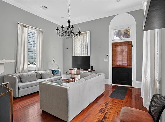 5th image of 831 Atlantic Ave