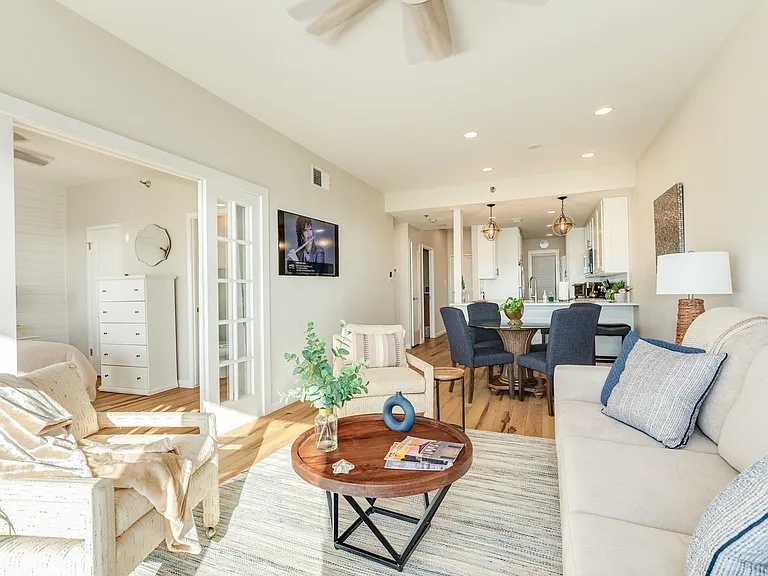 7700 Seawall Blvd #302 — Photo 5