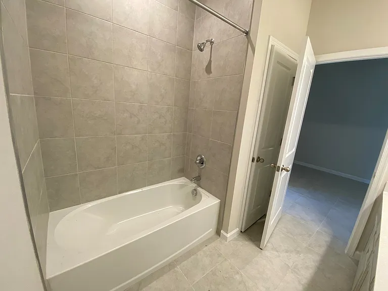18236 Hunters Meadow Walk — Photo 22