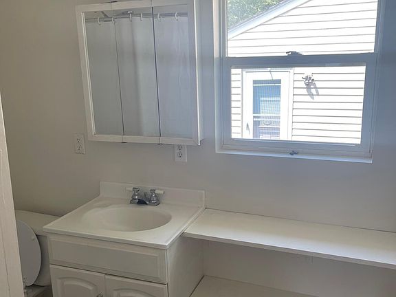 4th image of 2033 N 32nd St