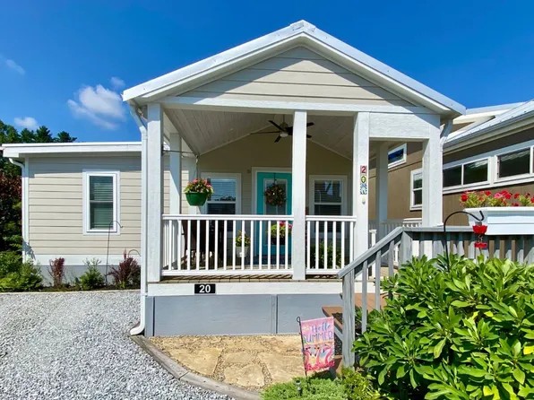 20 Strolling Easy Ln, Flat Rock, NC 28731