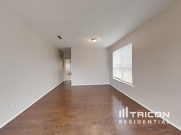 3rd image of 4345 Park Creek Cir N