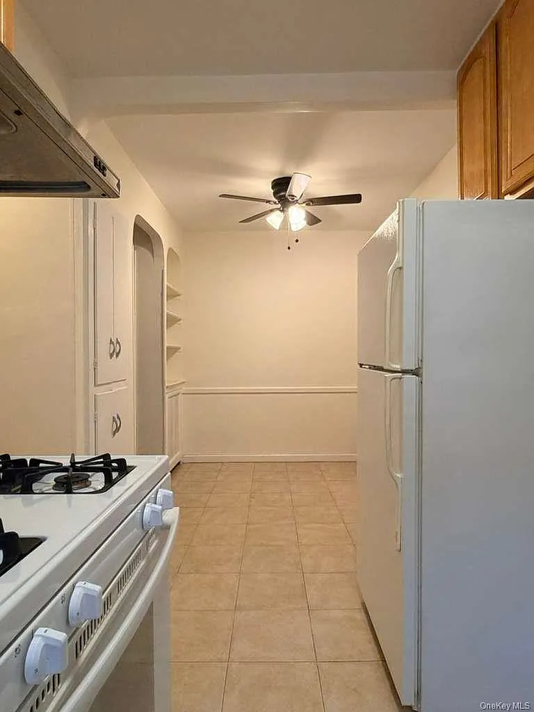 3 bed, 1.0 bath, 1000 sqft, $2,700 — Photo 4