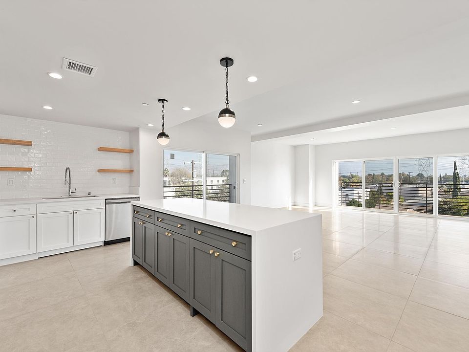 1st image of 6025 Craner Ave #301