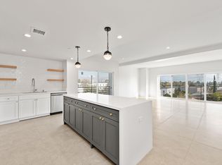 6025 Craner Ave #301, North Hollywood, CA 91606
