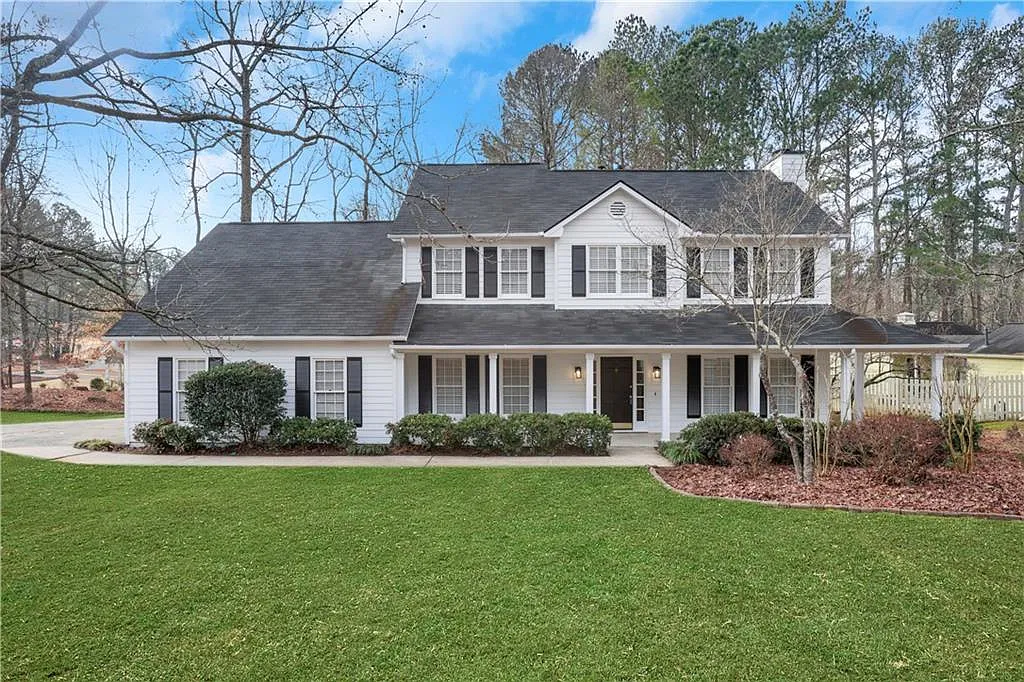 4 bed, 2.5 bath, 2650 sqft, $3,500 — Photo 2