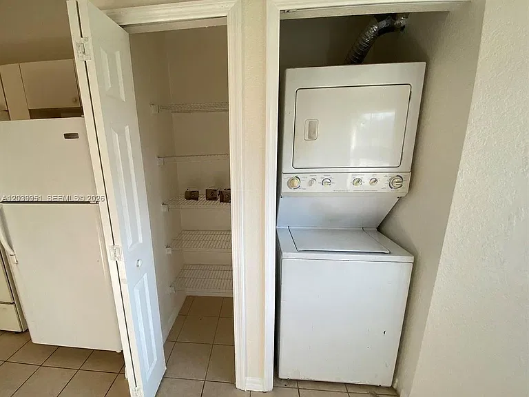 930 NE 34th Ave #202 — Photo 23