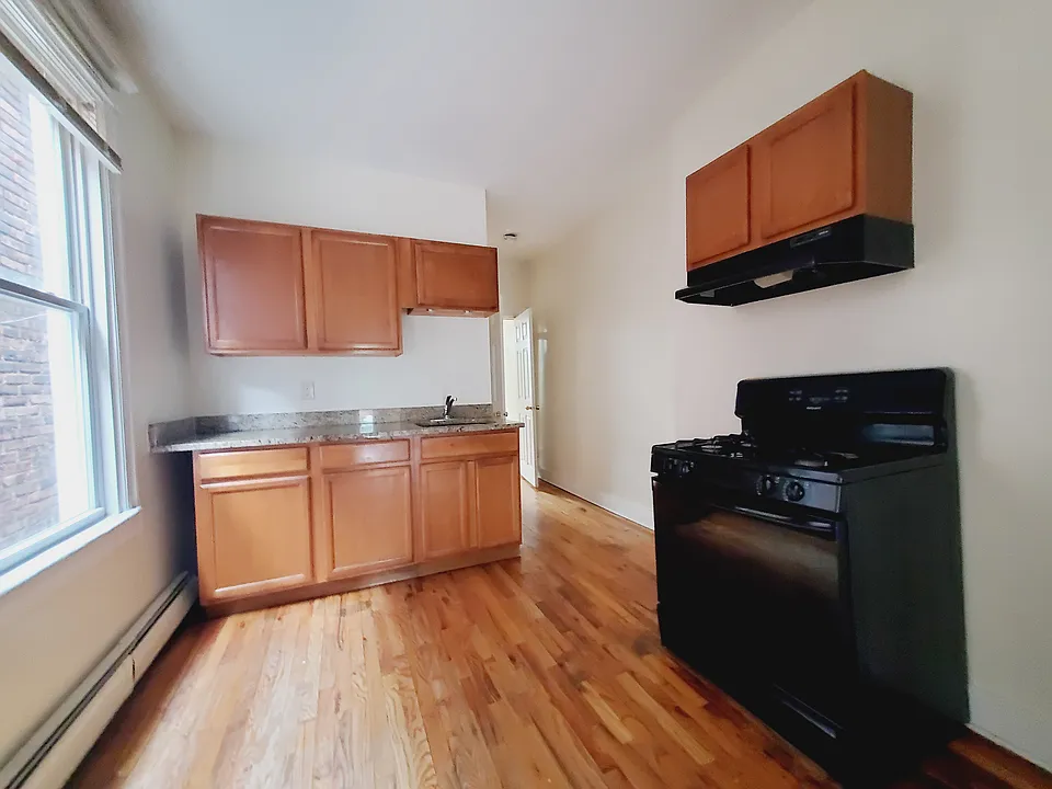 145 Wilkinson Ave #3L
