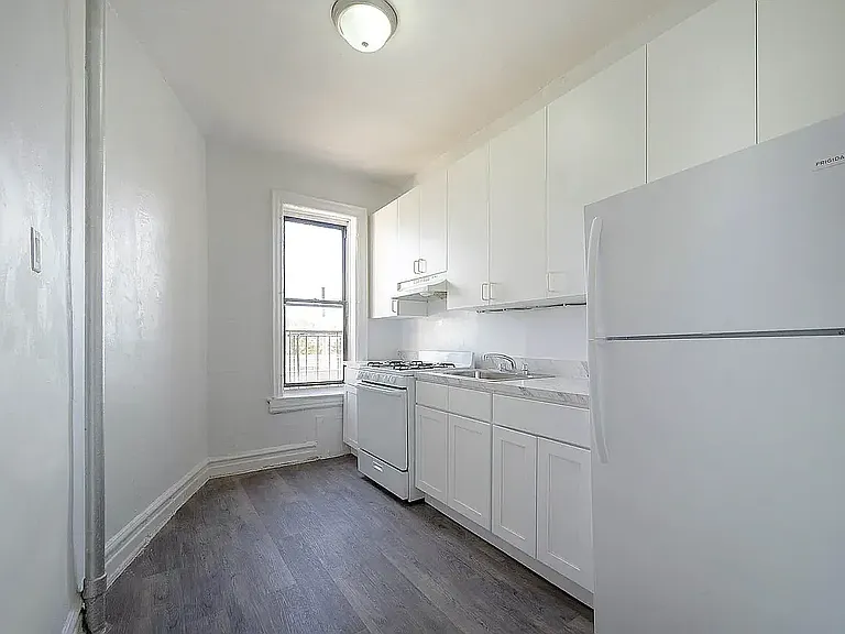 902 44th St #D16 — Photo 2