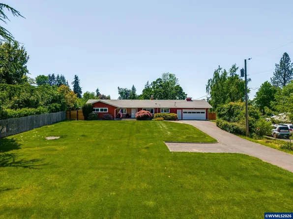 1215 E College St, Mount Angel, OR 97362