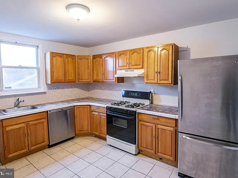 2306 E Cambria St — Photo 2