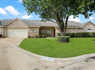 810 Apple Blossom Dr, Pearland, TX 77584