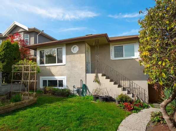 2925 McGill St, Vancouver, BC V5K 1H8