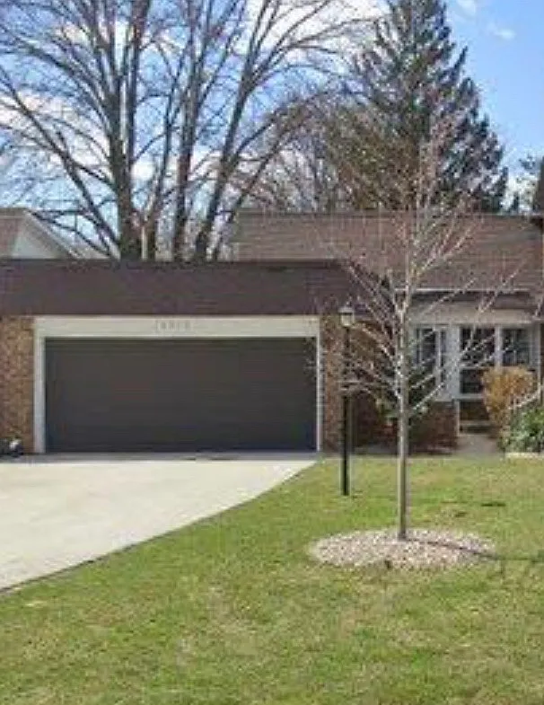 1S308 Ardmore Ave, Villa Park — Photo 2