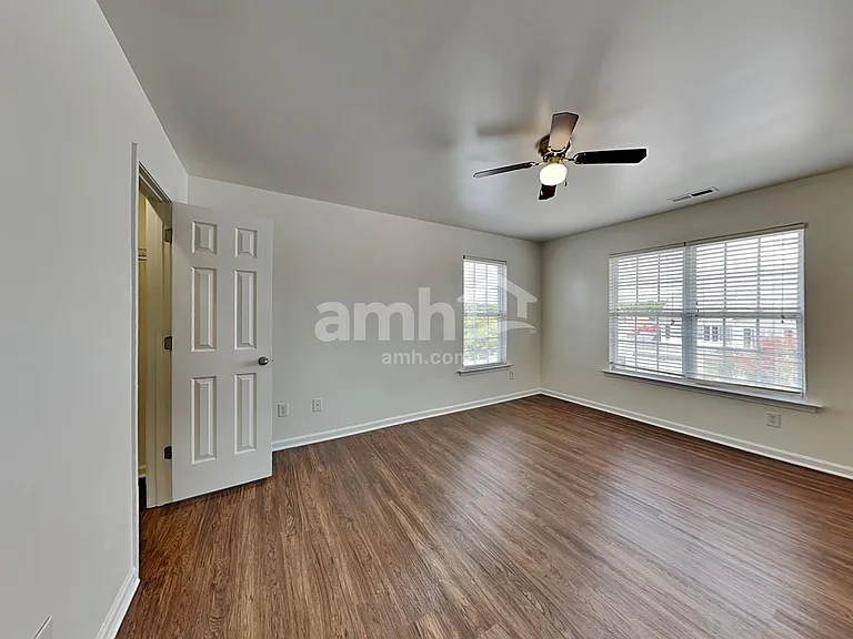 1438 Pleasant Garden Ln — Photo 10