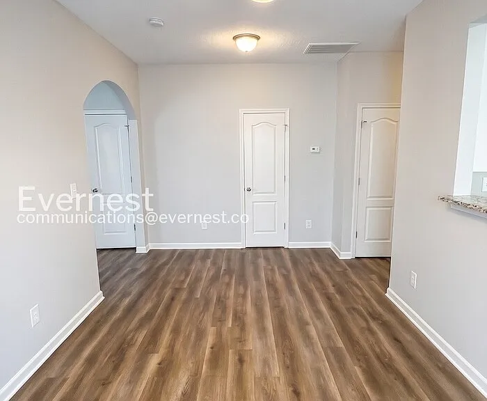 8631 Thomas Ln — Photo 6