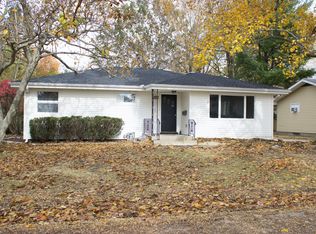 402 Sunnycrest Ct W, Urbana, IL 61801