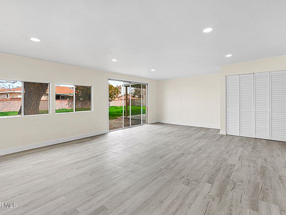 3rd image of 1289 Boyden Ave