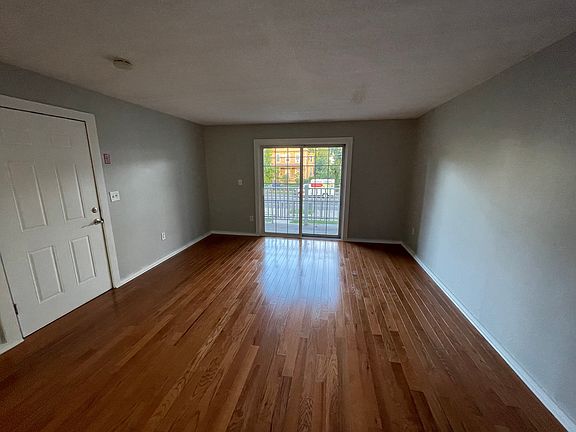 5th image of 76 Sherman Ave #3