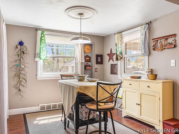 4th image of 188 W 21st St