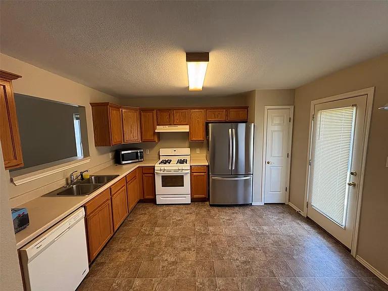 1008 Stacias Way — Photo 5