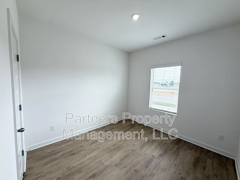 537 S Neon Ave — Photo 15