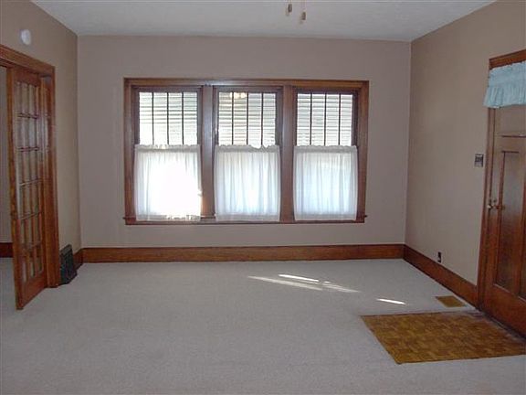 2nd image of 1901 College Ave