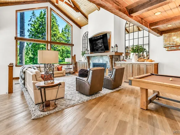 264 State Highway 173, Lake Arrowhead, CA 92352