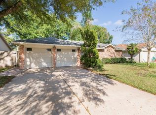 5722 Weeping Willow Rd, Houston, TX 77092