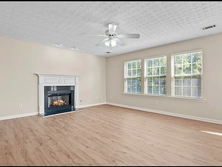 317 Franklin St — Photo 27