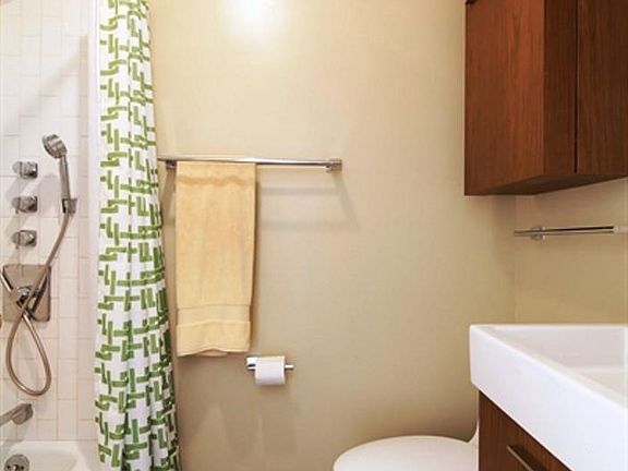 4th image of 706 Sackett St APT 4L