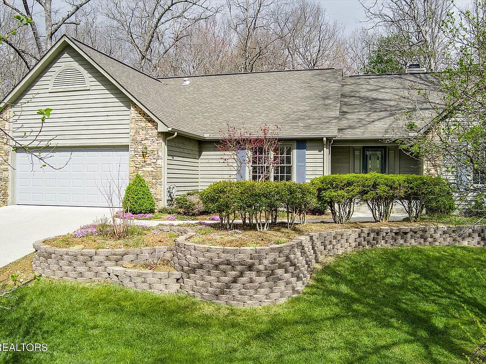 1st image of 17 Beachwood Ln