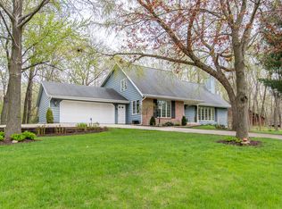 5530 Antler Dr, Cedar Rapids, IA 52411