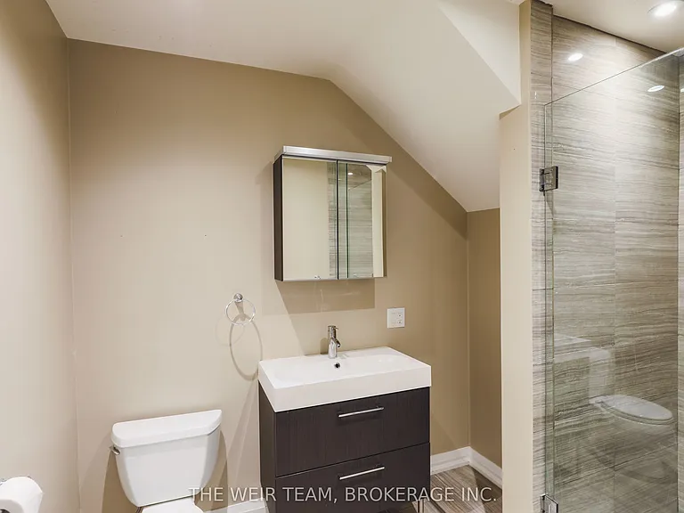 672 Broadview Ave #MAIN — Photo 15