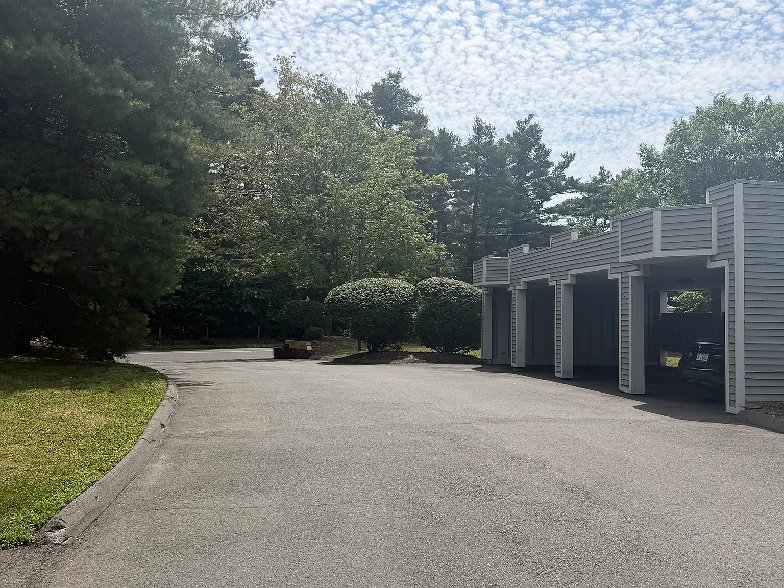 2 bed, 1.5 bath, 1384 sqft, $2,500 — Photo 2