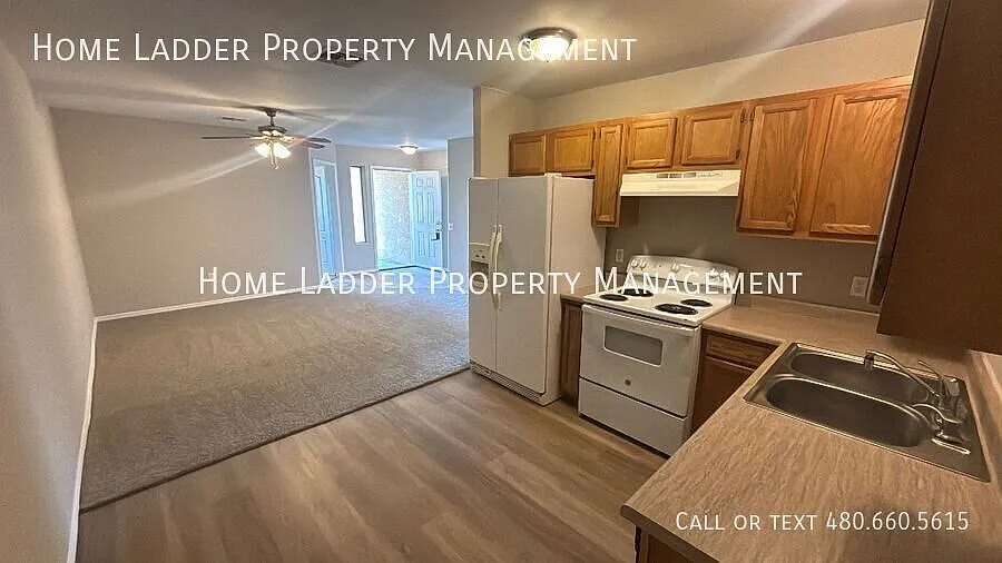 250 off of move in expenses** Great 3 Bedroom 2 Bath with a Garage in Arizona City! — Photo 4