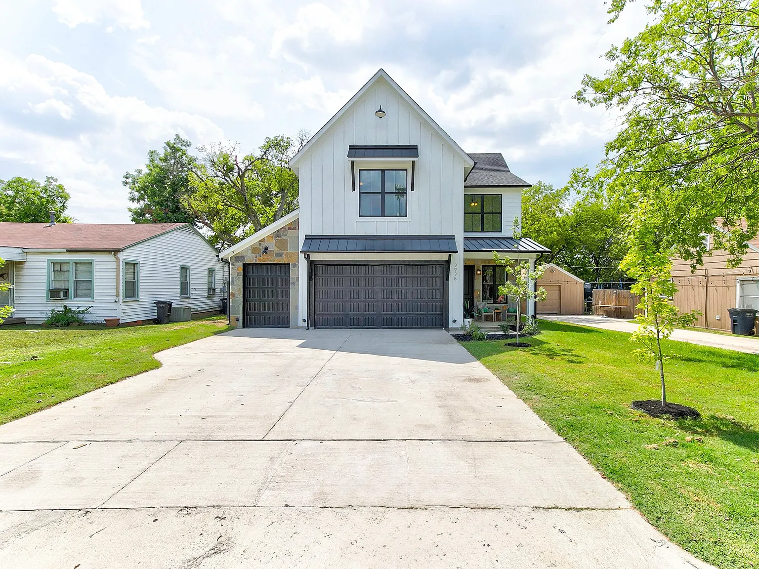 5 bed, 3.5 bath, 3306 sqft, $7,000 — Photo 2