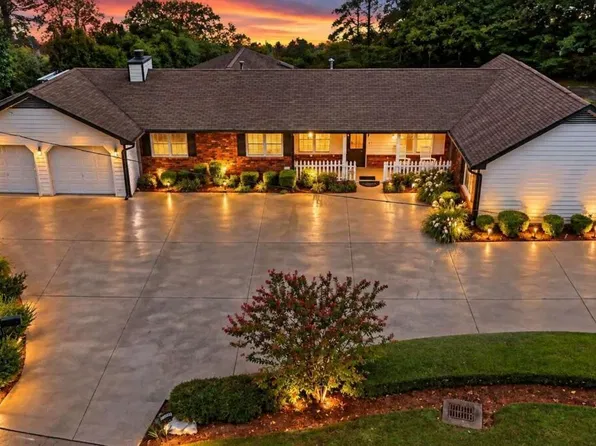 3605 Shallowford Rd, Roswell, GA 30062