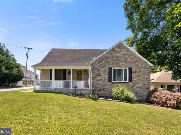 2 S Pleasant Ave, Jacobus, PA 17407