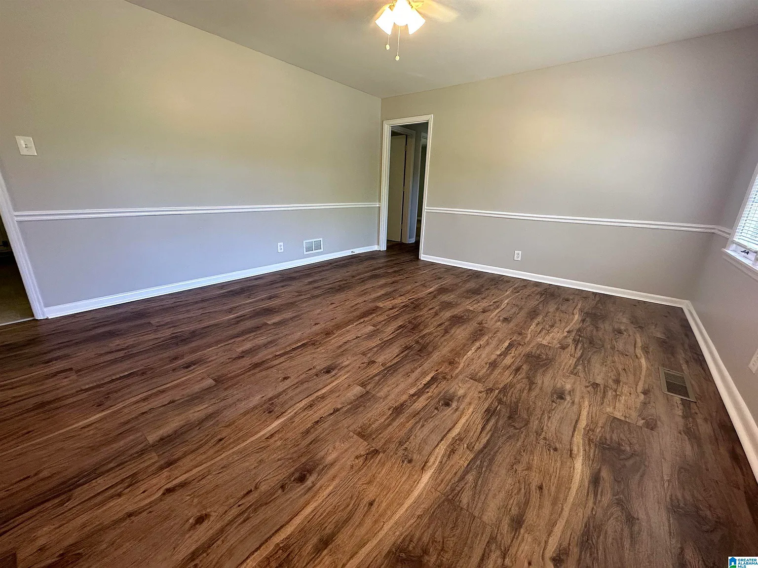 3 bed, 1.0 bath, $1,095 — Photo 3