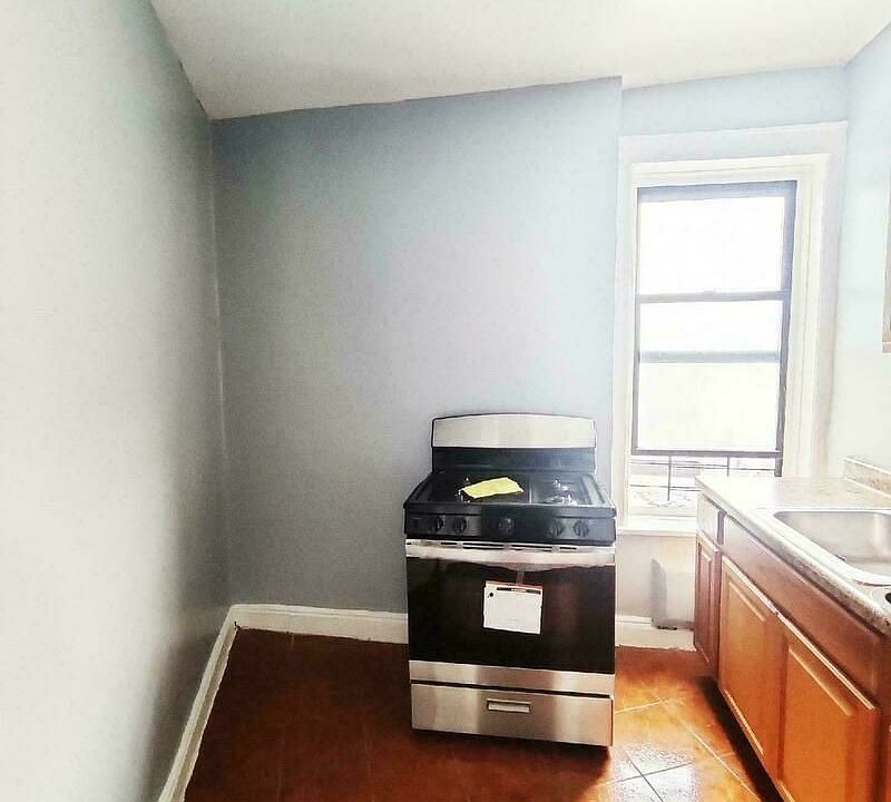 2nd image of 1115 Dorchester Rd #4