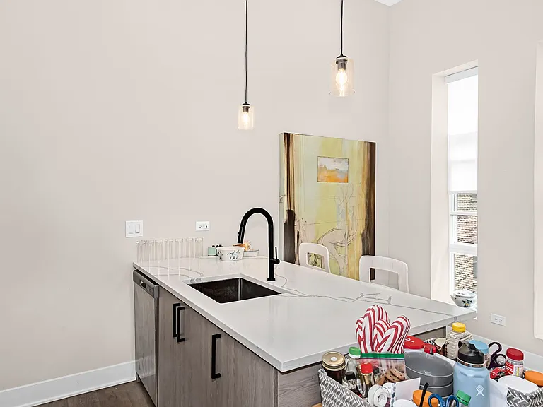 1218 W Lexington St — Photo 37