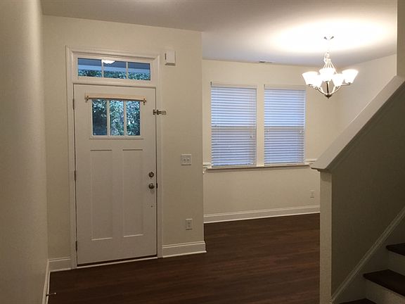3rd image of 303 Southfork Ln