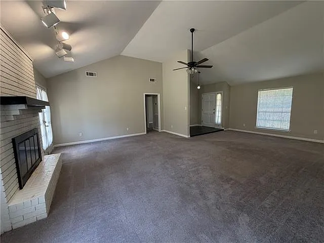 210 Camden St — Photo 4
